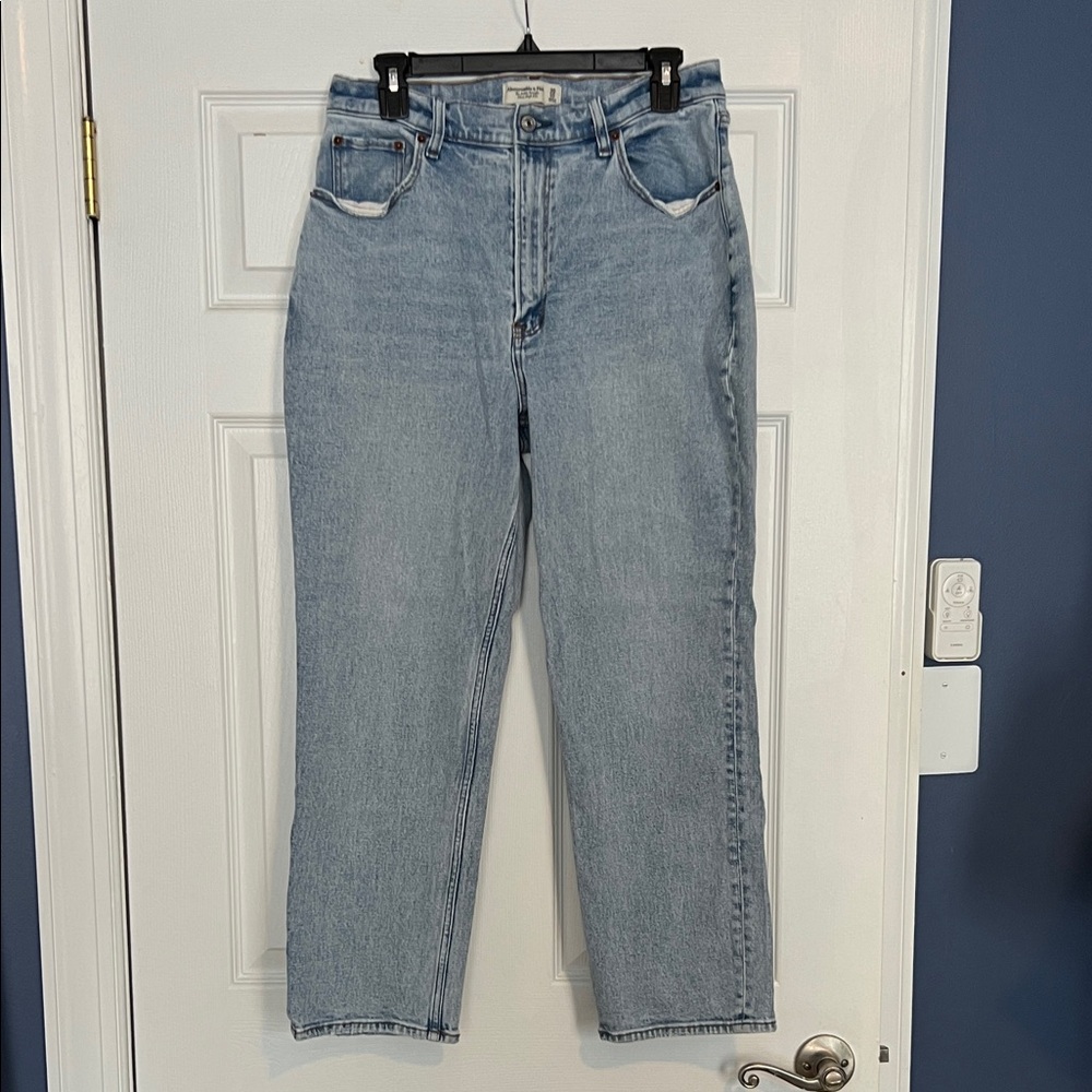 Abercrombie Curve Love Ankle Straight Ultra High Rise Jean - Light Wash